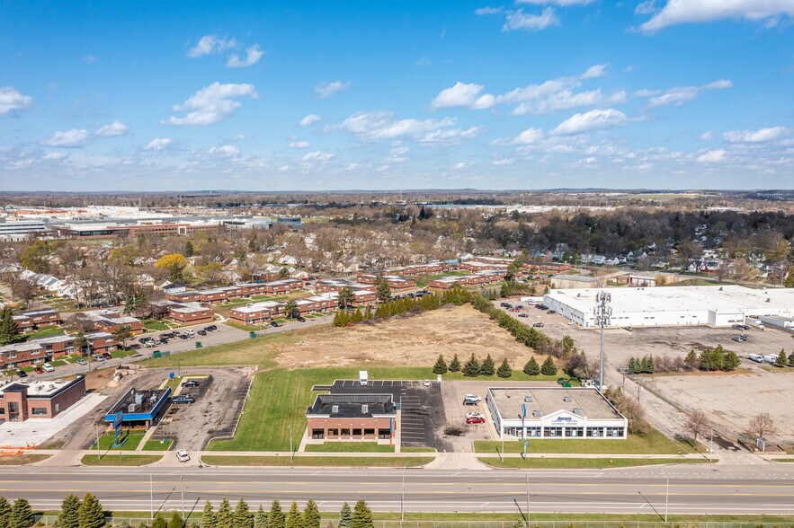 1065 N Perry St, Pontiac, MI for sale - Building Photo - Image 1 of 10