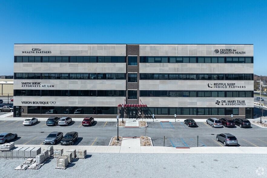 9410 Calumet Ave, Munster, IN à vendre - Photo du bâtiment - Image 2 de 12