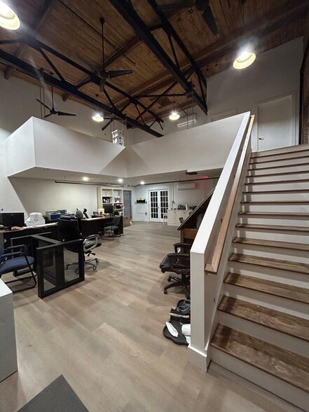 70 Moshassuck Rd, Lincoln, RI for lease - Building Photo - Image 3 of 20