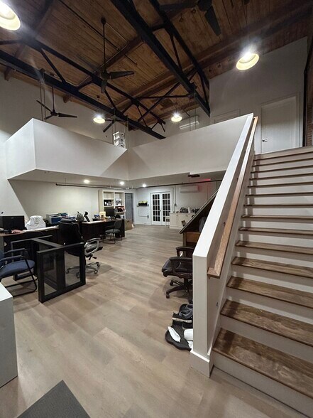 70 Moshassuck Rd, Lincoln, RI à louer - Photo du bâtiment - Image 3 de 20