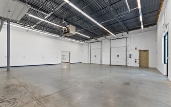 5705 W Old Shakopee Rd, Bloomington, MN à louer Photo du bâtiment- Image 2 de 5