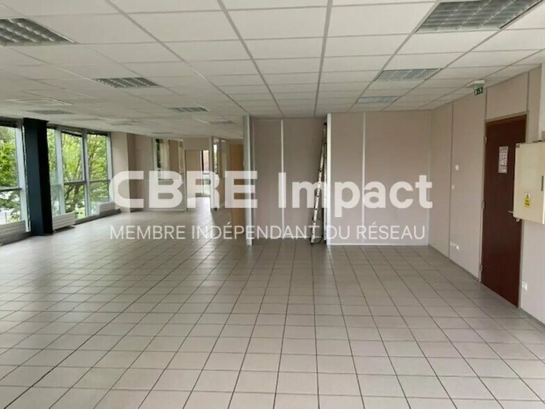 Office in Reims for lease - Building Photo - Image 3 of 12