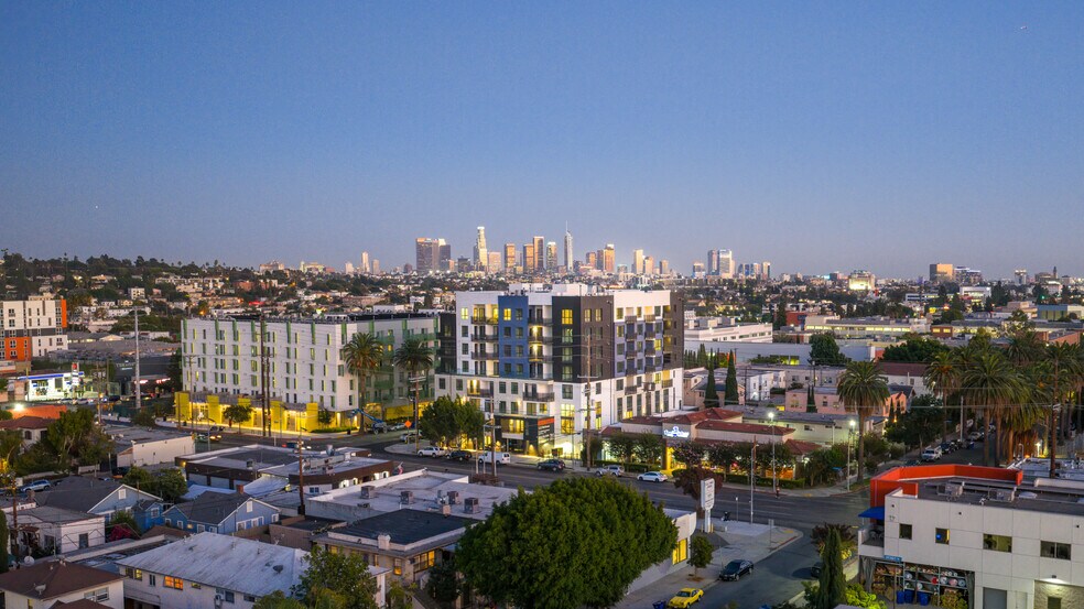 4750 Santa Monica Blvd, Los Angeles, CA à louer - Photo du bâtiment - Image 3 de 13