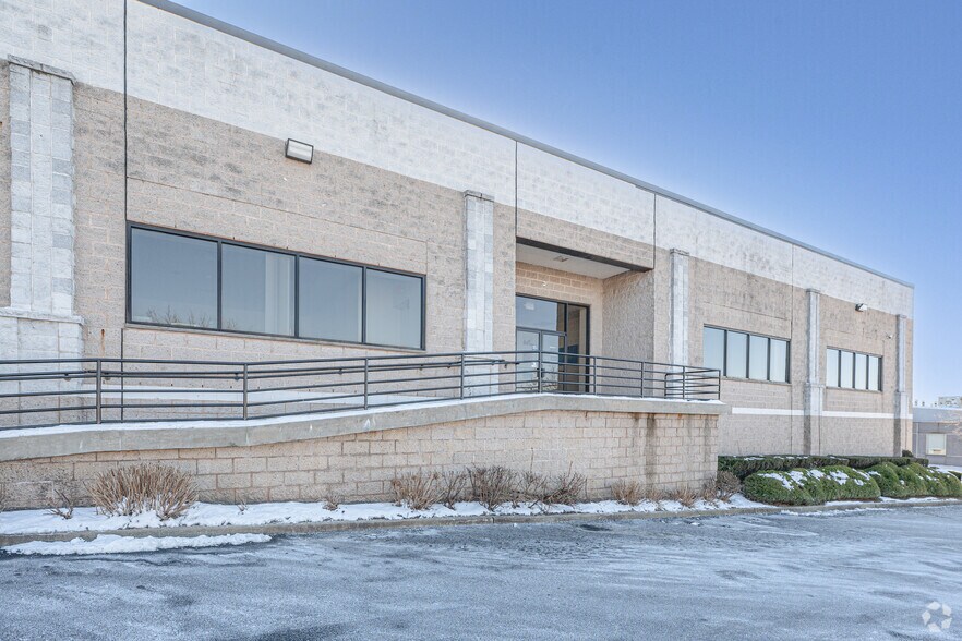 137 Commercial St, Plainview, NY à louer - Photo du bâtiment - Image 3 de 4