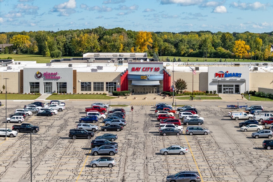 4101 E Wilder Rd, Bay City, MI for lease - Building Photo - Image 3 of 16