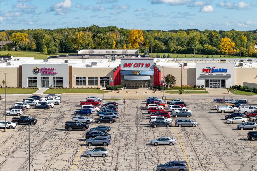 4101 E Wilder Rd, Bay City, MI à louer - Photo du bâtiment - Image 3 de 15