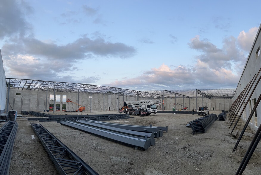 220 N York Rd, Bensenville, IL for lease - Building Photo - Image 2 of 9