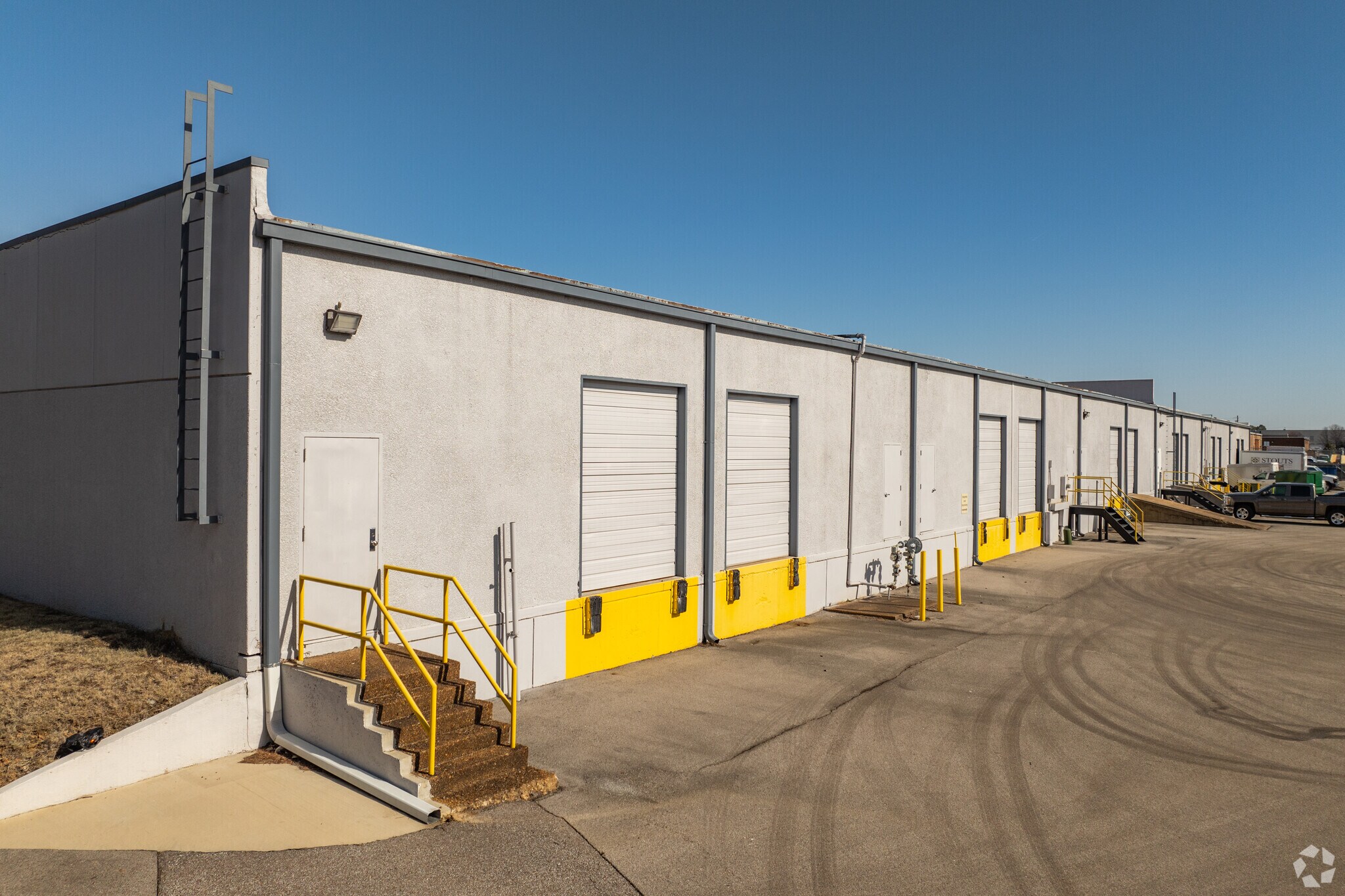 5639-5653 E Shelby Dr, Memphis, TN for lease Building Photo- Image 1 of 8