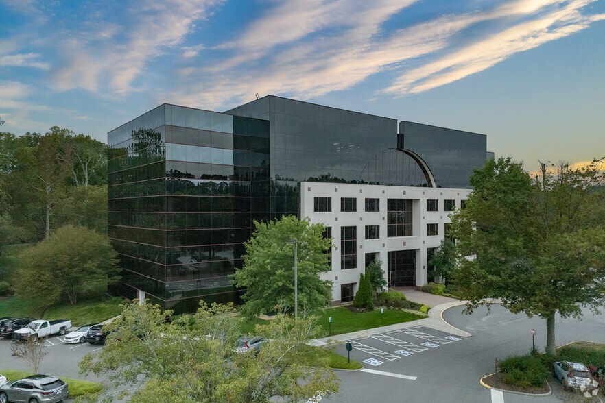 7501 Boulder View Dr, North Chesterfield, VA for lease - Building Photo - Image 3 of 263