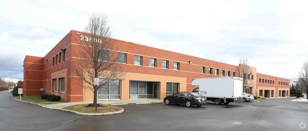 23600 Overland Dr, Sterling, VA à louer - Photo du bâtiment - Image 3 de 4