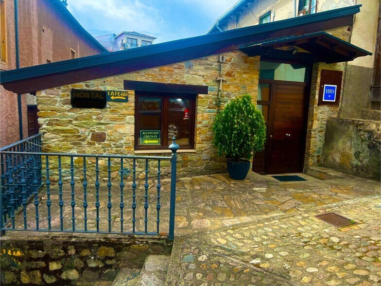 Commerce de détail dans Villafranca del Bierzo, León à vendre - Photo du bâtiment - Image 2 de 38