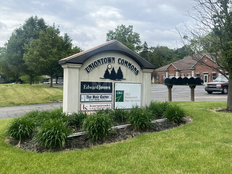 13680 Cleveland Ave NW, Uniontown, OH à louer - Photo du bâtiment - Image 2 de 21