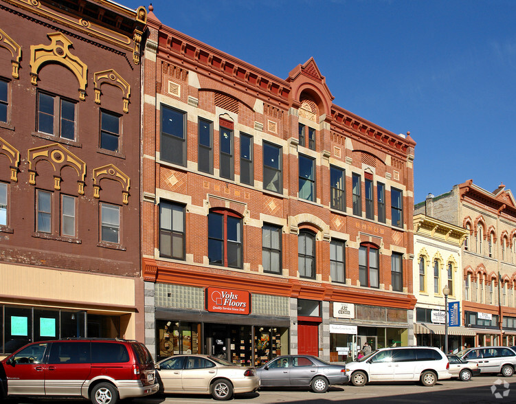 208-212 Central Ave N, Faribault, MN for sale - Primary Photo - Image 1 of 1