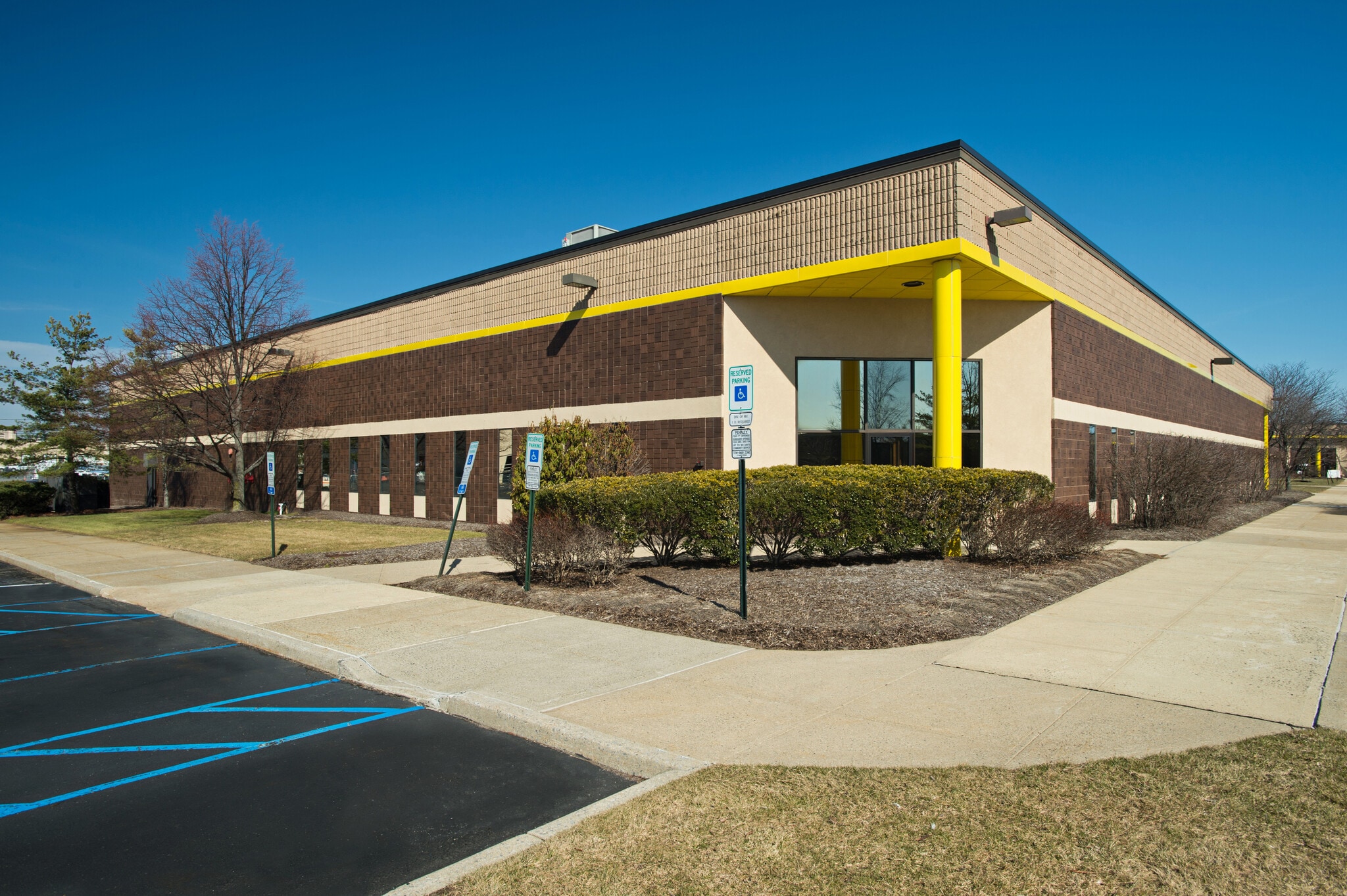 300 Columbus Cir, Edison, NJ for lease Primary Photo- Image 1 of 9