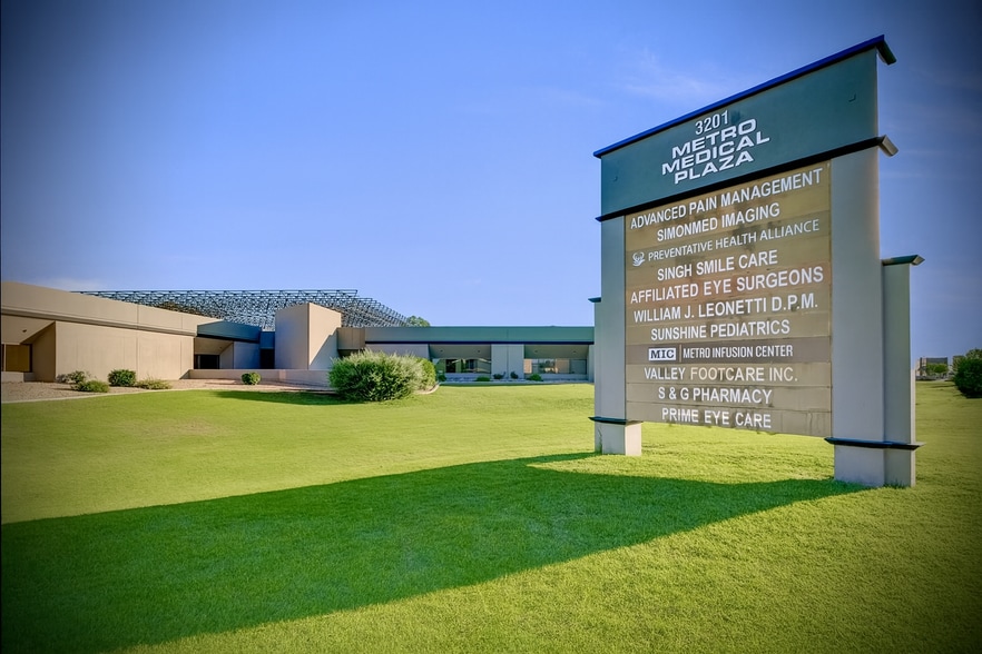 3201 W Peoria Ave, Phoenix, AZ for lease - Building Photo - Image 1 of 46