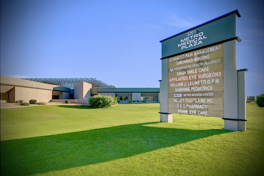 3201 W Peoria Ave, Phoenix, AZ for sale - Primary Photo - Image 1 of 47