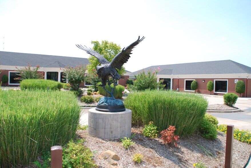 609 S Kelly Ave, Edmond, OK à louer - Photo du bâtiment - Image 2 de 13