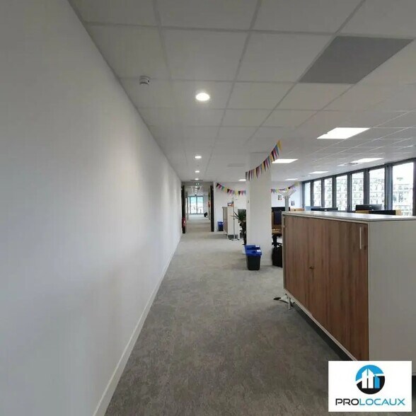 Bureau dans Grenoble à louer - Photo du bâtiment - Image 2 de 12