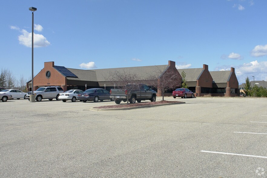 3205 Eagle Crest Dr Ne, Grand Rapids, MI à vendre - Photo du bâtiment - Image 2 de 4