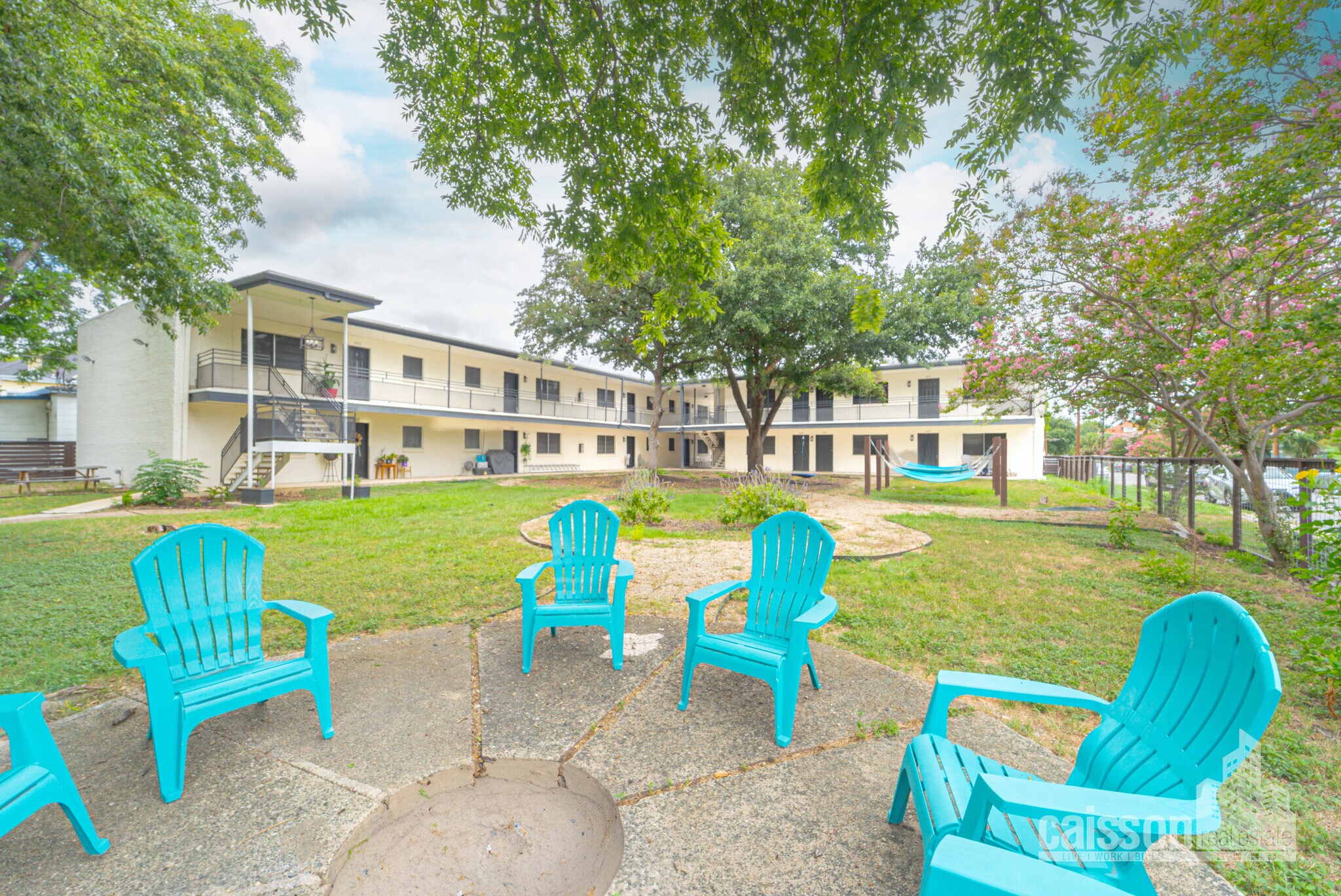 327 E Locust St, San Antonio, TX à vendre Photo du bâtiment- Image 1 de 10