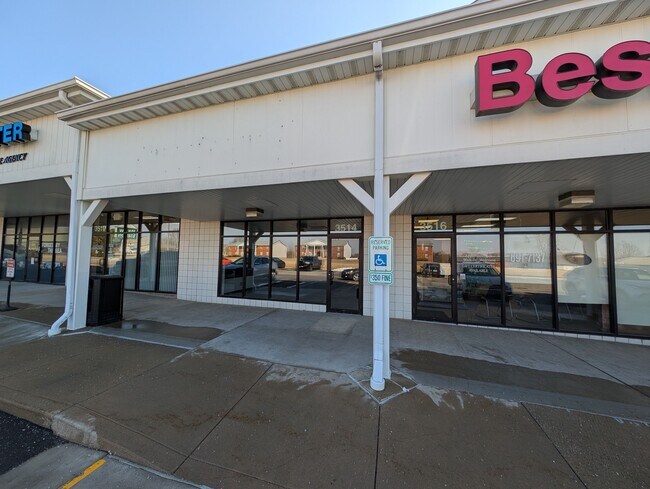 Plus de détails pour 3502-3530 W Willow Knolls Dr, Peoria, IL - Bureau/Commerce de détail, Commerce de détail à louer