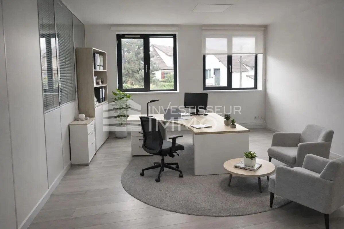 Office in Noisy-le-Grand for lease Interior Photo- Image 1 of 4