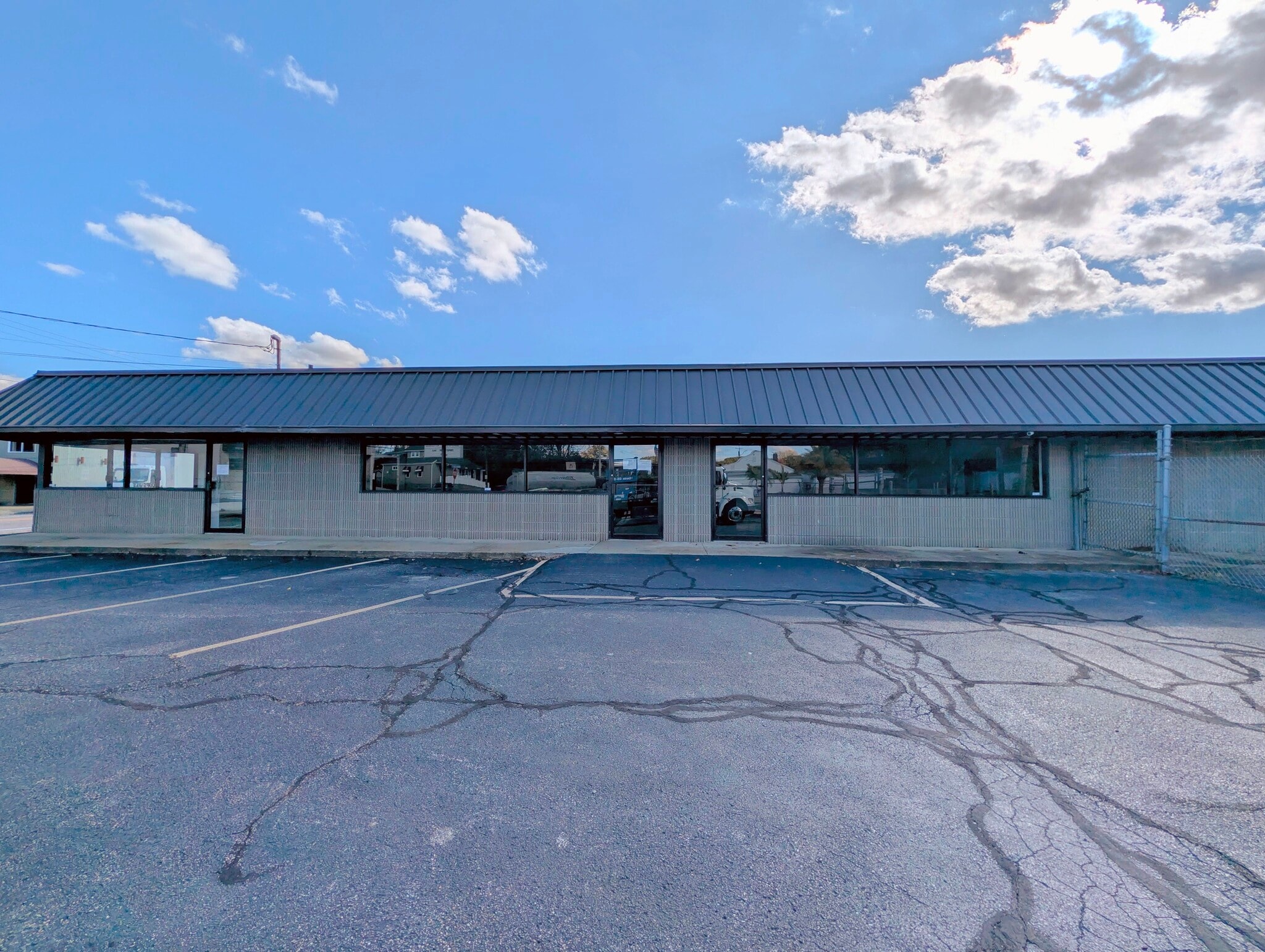 1122 Charles St, North Providence, RI à vendre Photo principale- Image 1 de 15