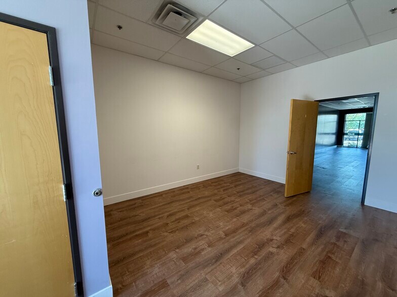 1655 W Chandler Blvd, Chandler, AZ à louer - Photo intérieure - Image 3 de 17