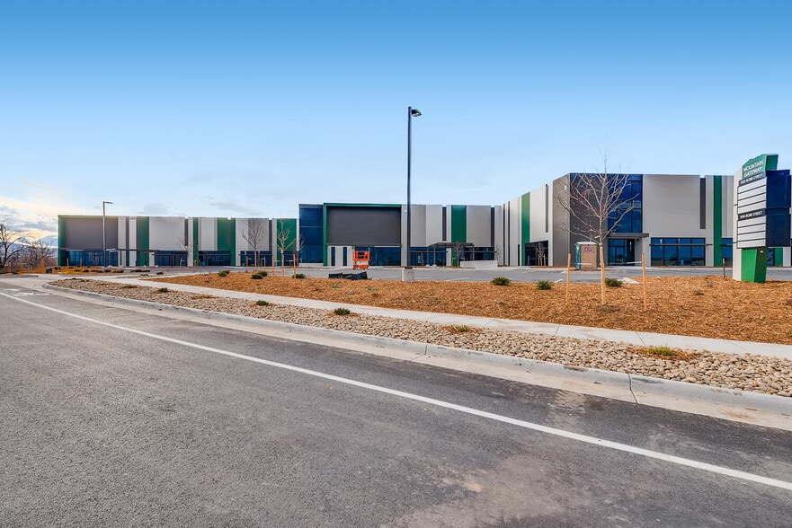 5045 Robb St, Arvada, CO for lease - Building Photo - Image 2 of 17