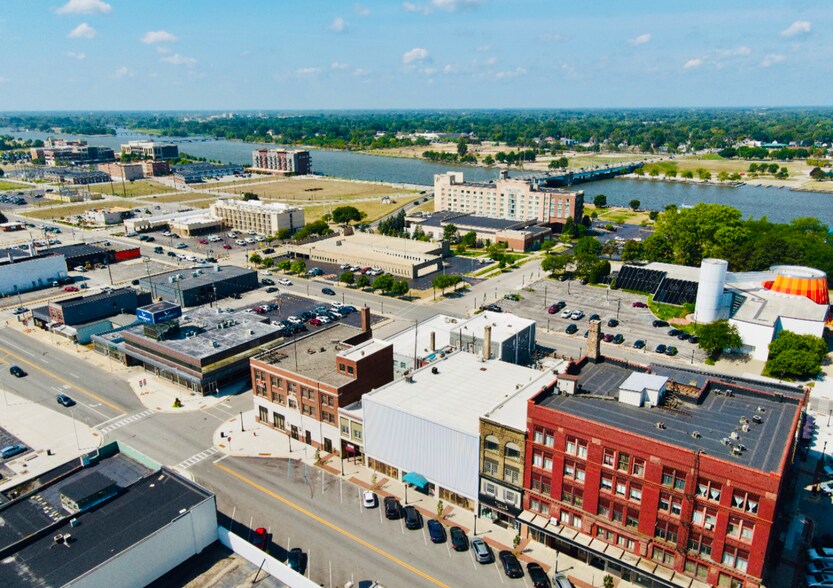 711 Washington Ave, Bay City, MI à vendre - Photo du bâtiment - Image 3 de 66