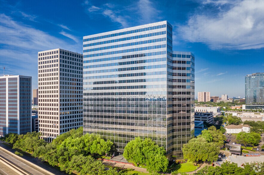 1900 West Loop S, Houston, TX à louer - Photo du bâtiment - Image 1 de 16