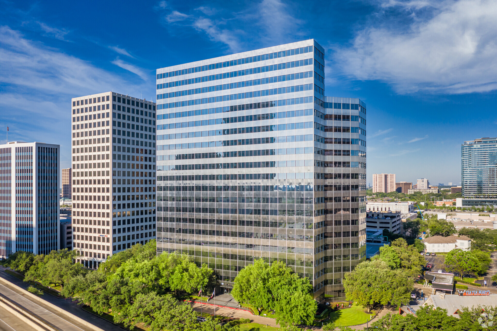 1900 West Loop S, Houston, TX à louer Photo du b timent- Image 1 de 17