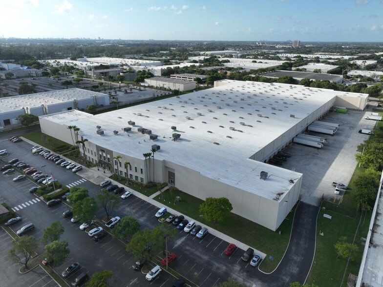 10000 NW 25th St, Doral, FL for lease - Building Photo - Image 2 of 5