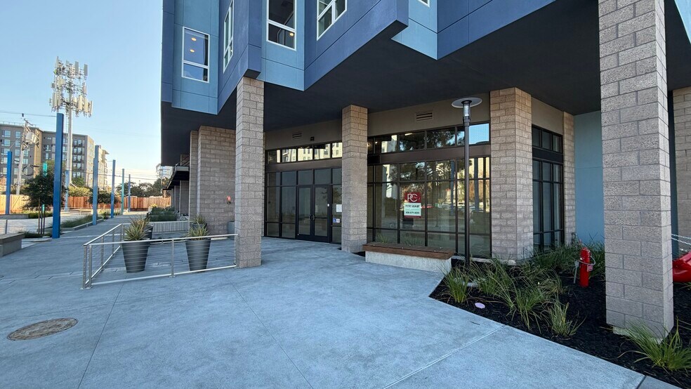 2310 Calle del Mundo, Santa Clara, CA à louer - Photo du bâtiment - Image 2 de 8