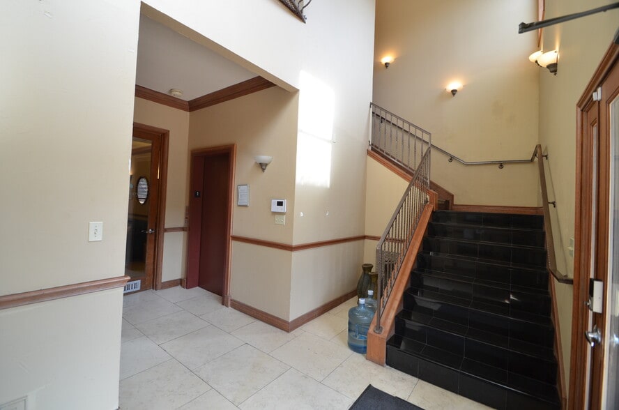 205 Wild Basin Rd, Austin, TX for lease - Lobby - Image 3 of 6