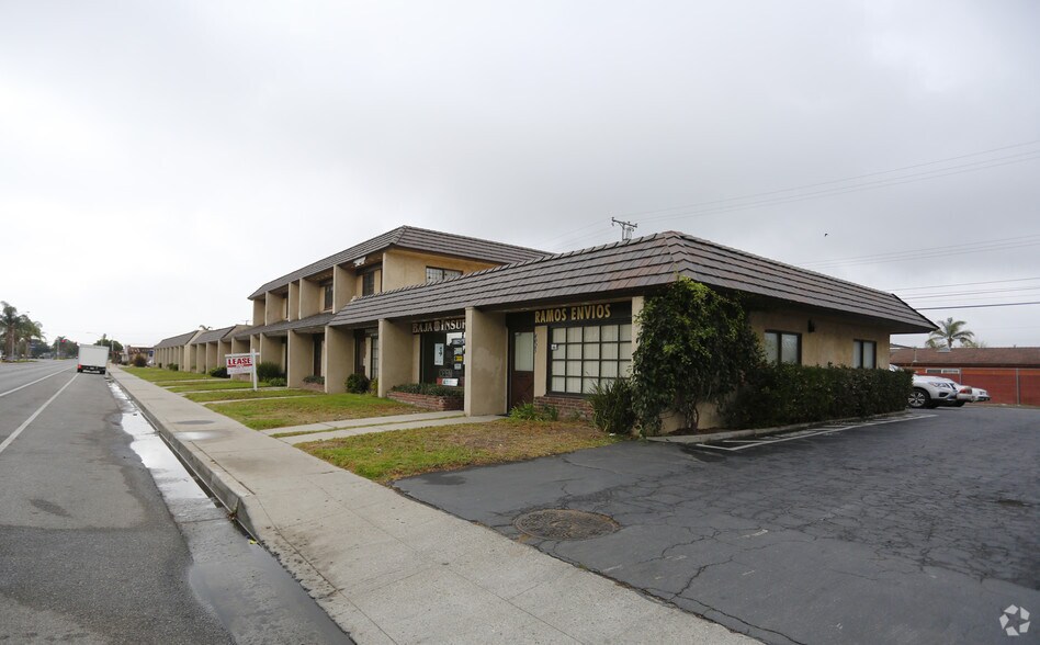 4025-4051 Saviers Rd, Oxnard, CA à louer - Photo du bâtiment - Image 1 de 5
