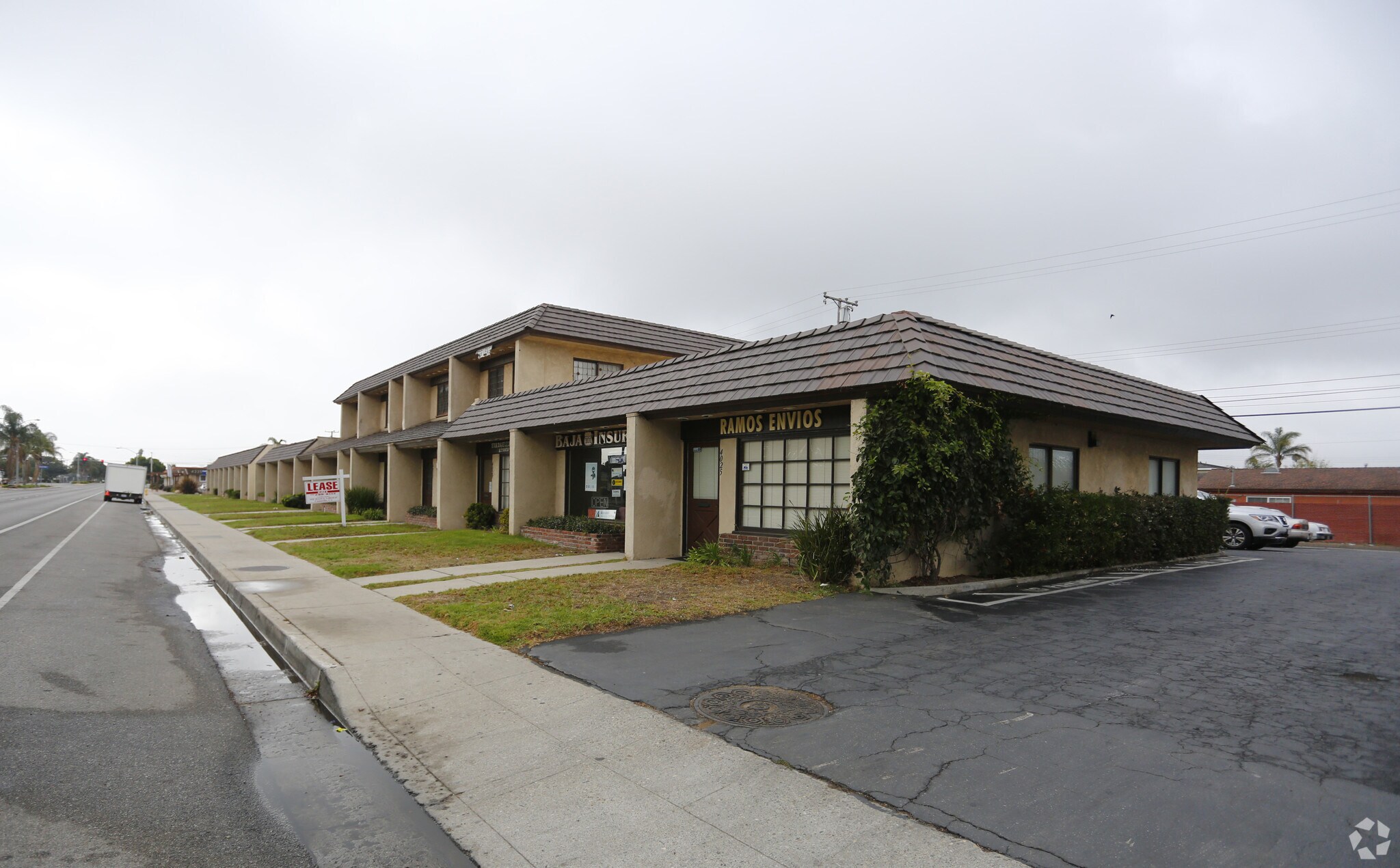 4025-4051 Saviers Rd, Oxnard, CA à louer Photo du bâtiment- Image 1 de 6