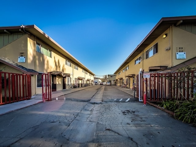 314-324 105th Ave, Oakland, CA à vendre Photo principale- Image 1 de 36