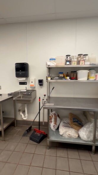 4019 Red Bluff Rd, Pasadena, TX for lease - Commercial Listing Video - Image 3 of 7