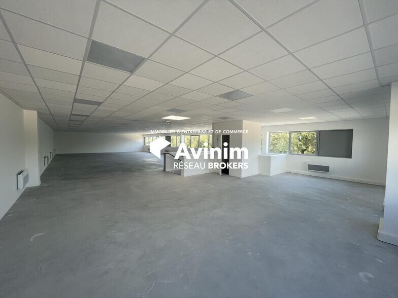 Office in Rousset for sale - Interior Photo - Image 2 of 5
