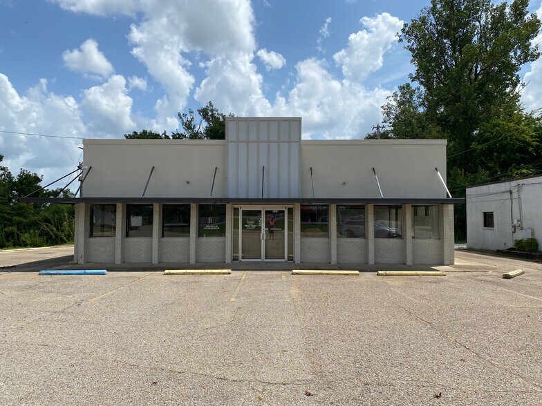 920 S Gloster St, Tupelo, MS à louer - Photo du bâtiment - Image 1 de 11