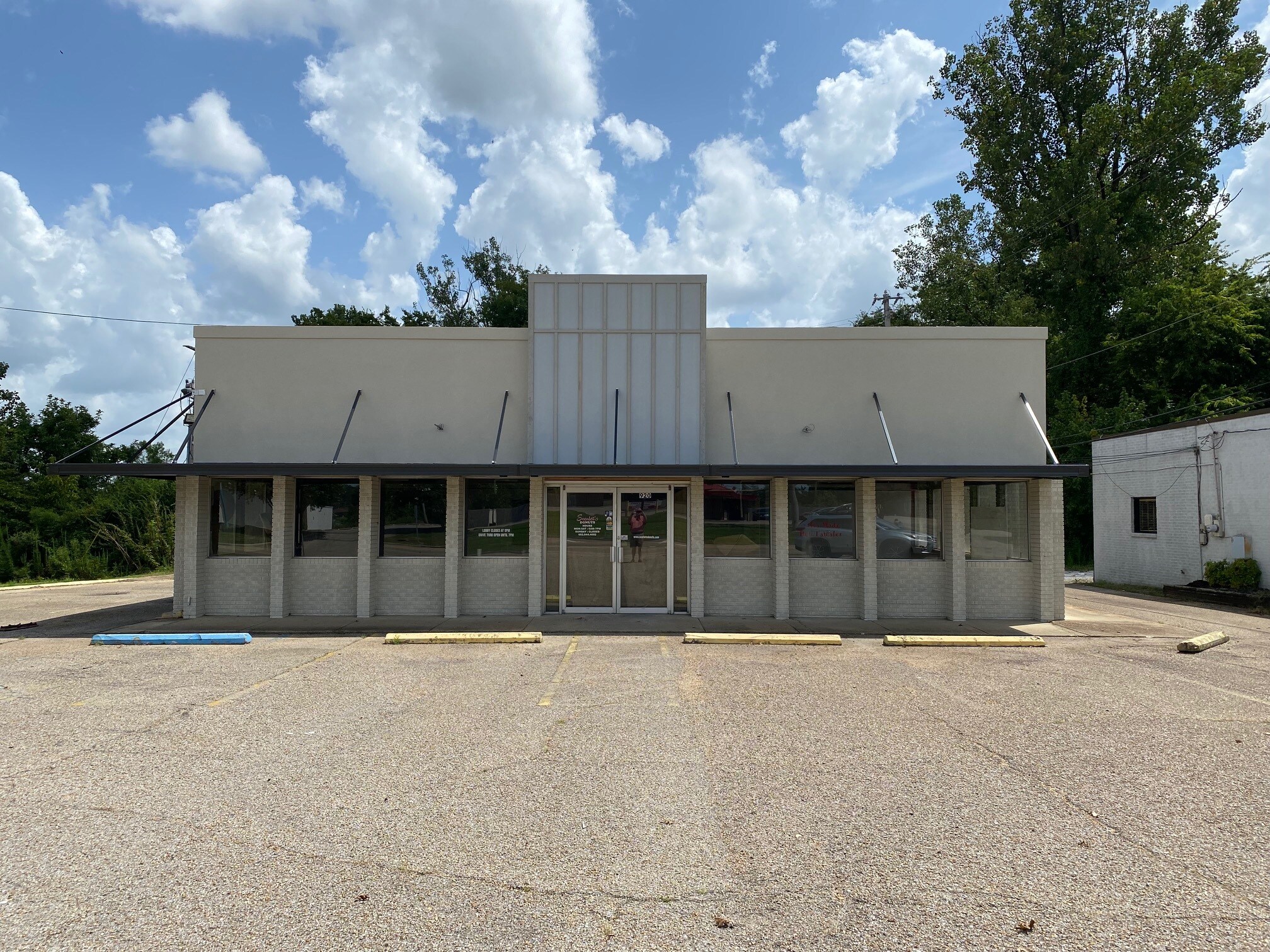 920 S Gloster St, Tupelo, MS à louer Photo du bâtiment- Image 1 de 12