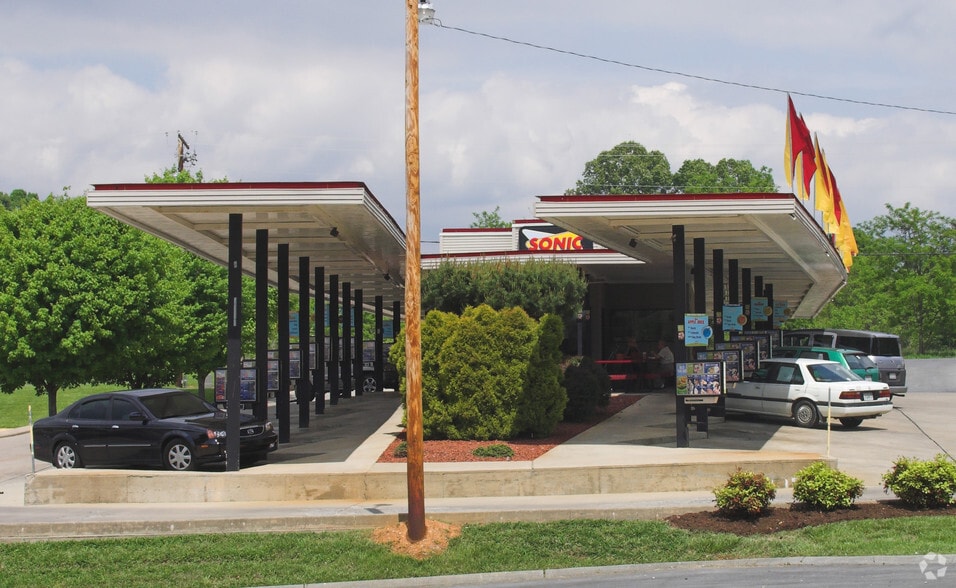 3302 W Market St, Johnson City, TN for lease - Building Photo - Image 2 of 6