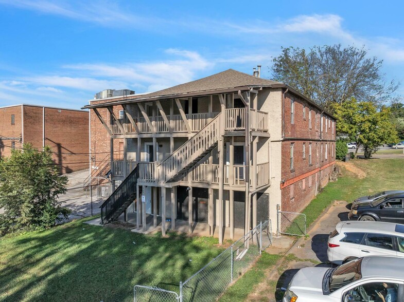 2930 E Magnolia Ave, Knoxville, TN à vendre - Photo du bâtiment - Image 1 de 1