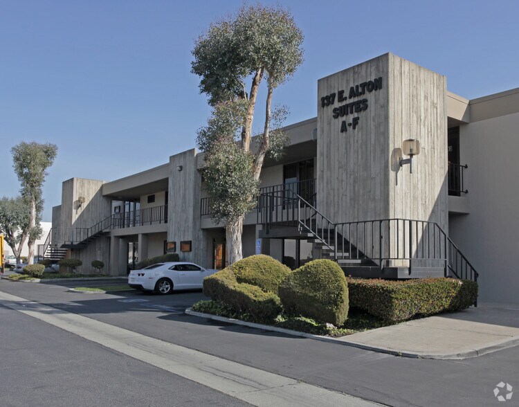 103-119 E Alton Ave, Santa Ana, CA à louer - Photo du bâtiment - Image 2 de 4