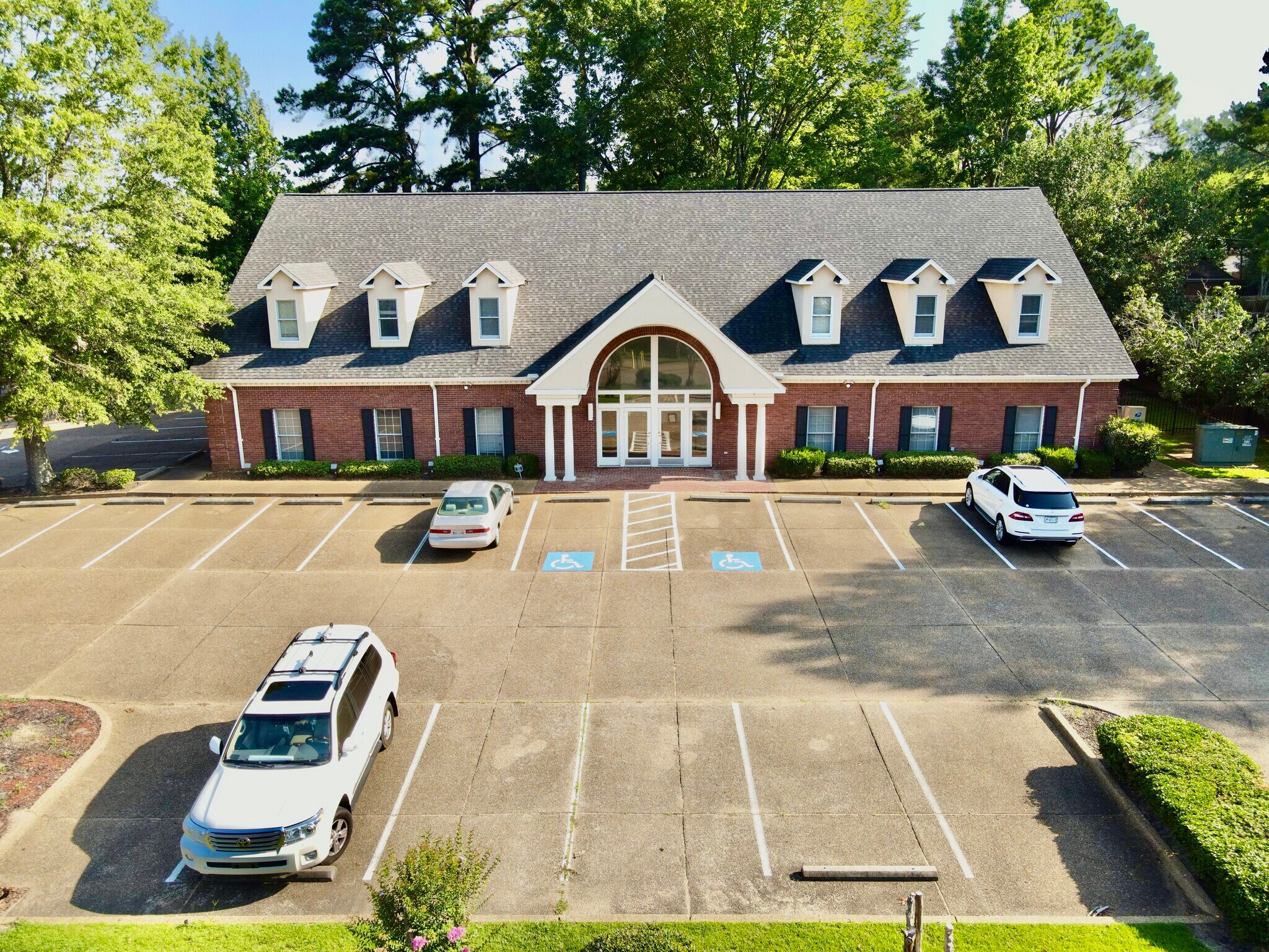 5898 Ridgewood Rd, Jackson, MS for lease Building Photo- Image 1 of 8