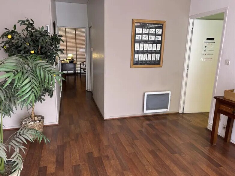 Retail in Lyon for lease - Interior Photo - Image 3 of 9
