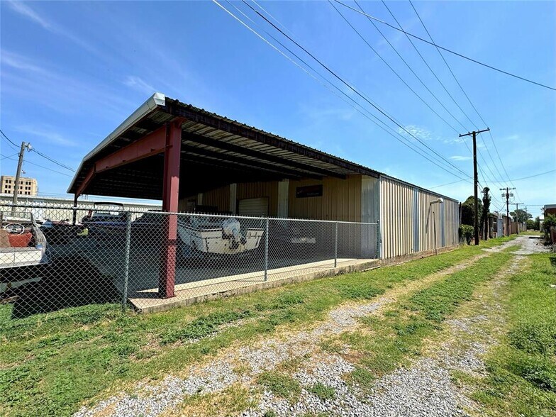 215 Kansas, Chickasha, OK à vendre - Photo du bâtiment - Image 2 de 12