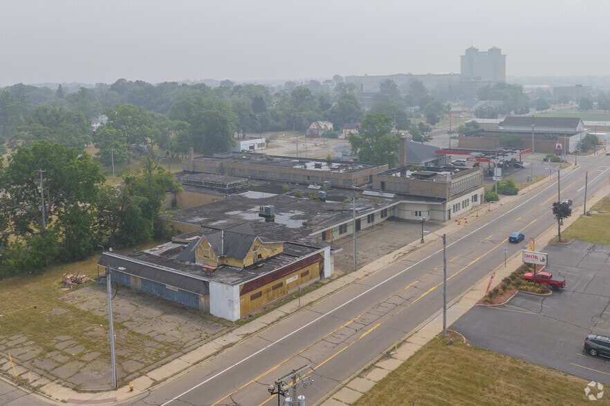 450 W Michigan Ave, Battle Creek, MI for sale - Building Photo - Image 2 of 5