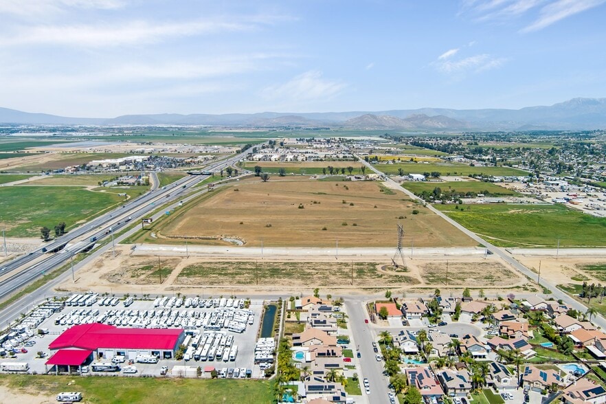 Ethanac Rd & I-215 Fwy, Perris, CA for sale - Building Photo - Image 2 of 7
